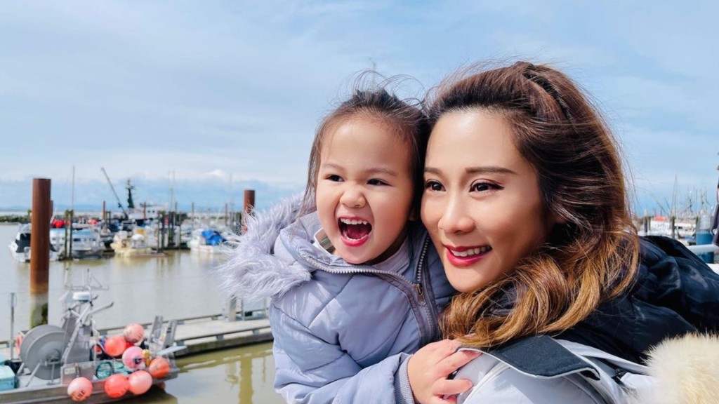 張嘉兒經常分享與女兒的生活照。